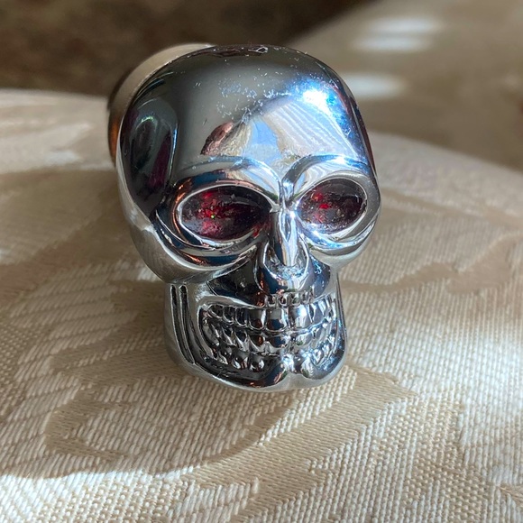Skull-Head Car Lighter - Red Eyes - Picture 4 of 7
